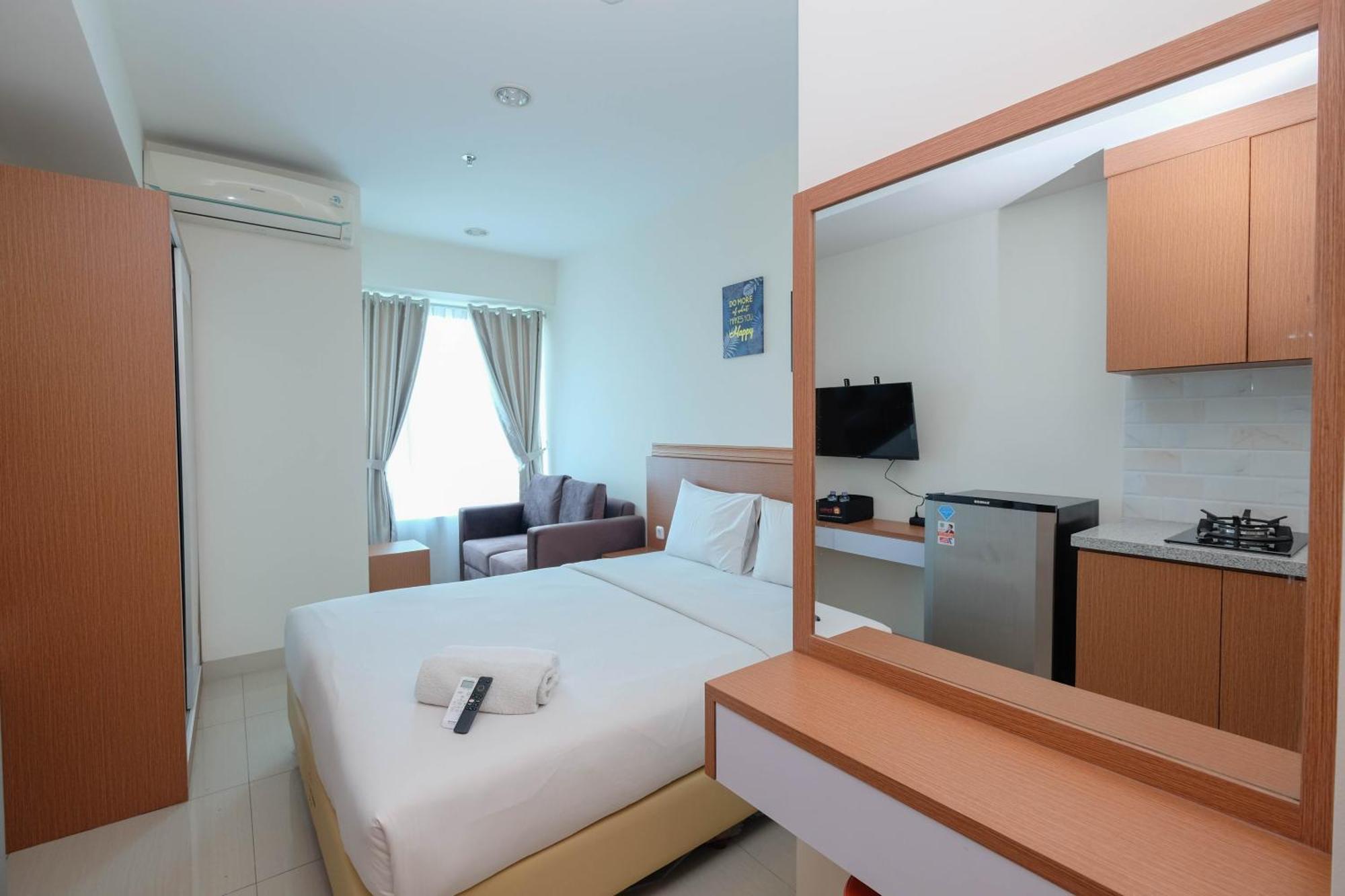 Apartemen Comfort Living At Grand Kamala Lagoon By Travelio